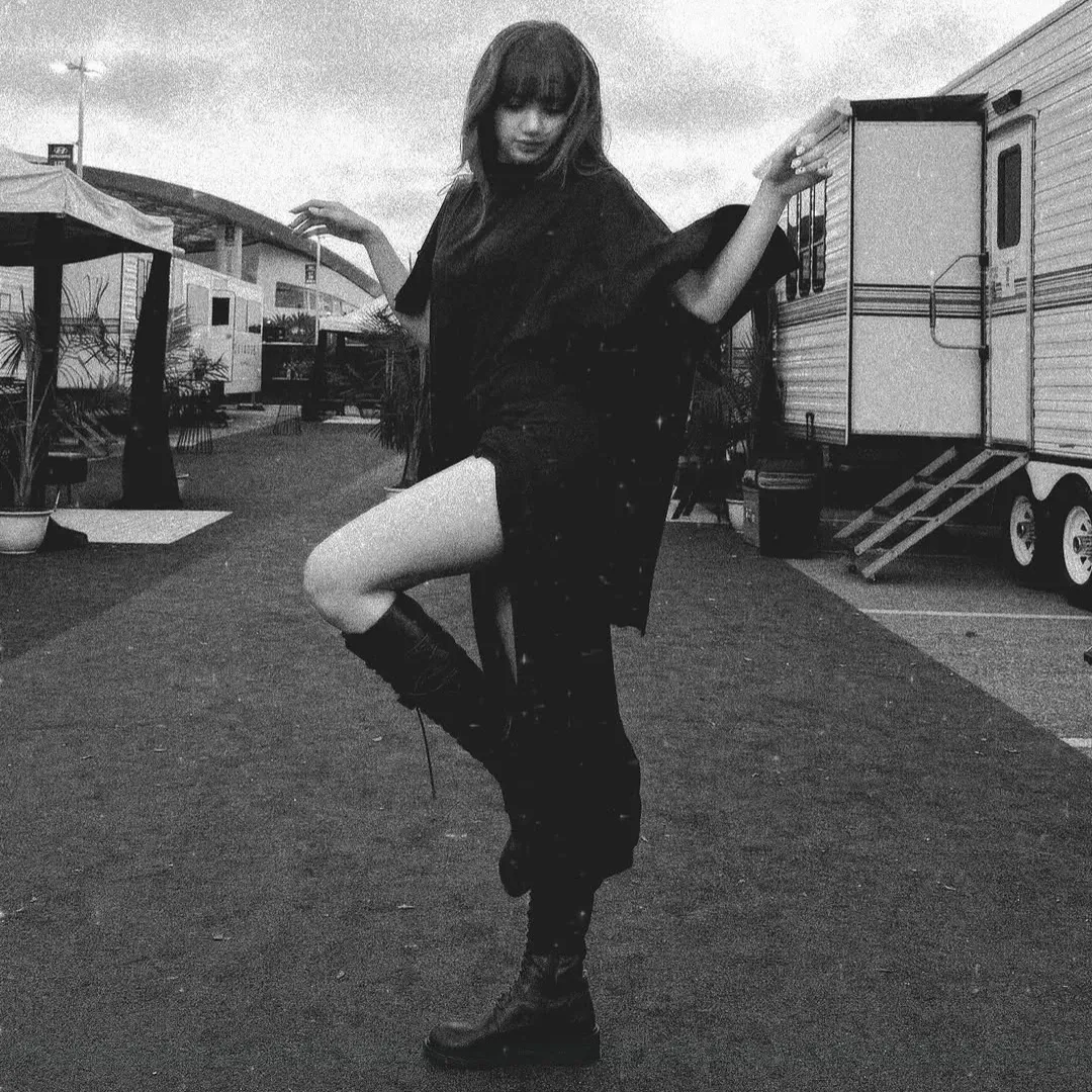 Recent activity shot of Lisa (BLACKPINK)