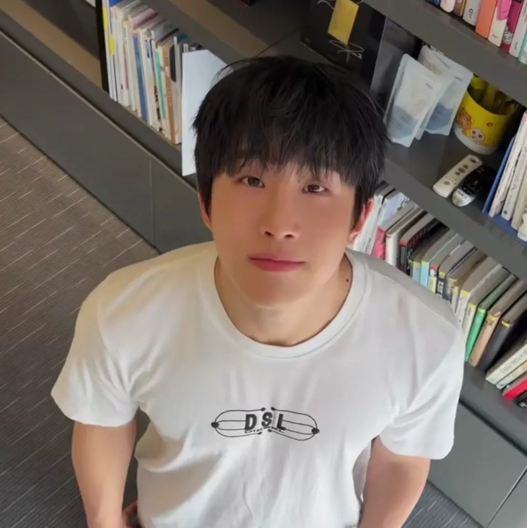 Latest photo of Jinjin (ASTRO)