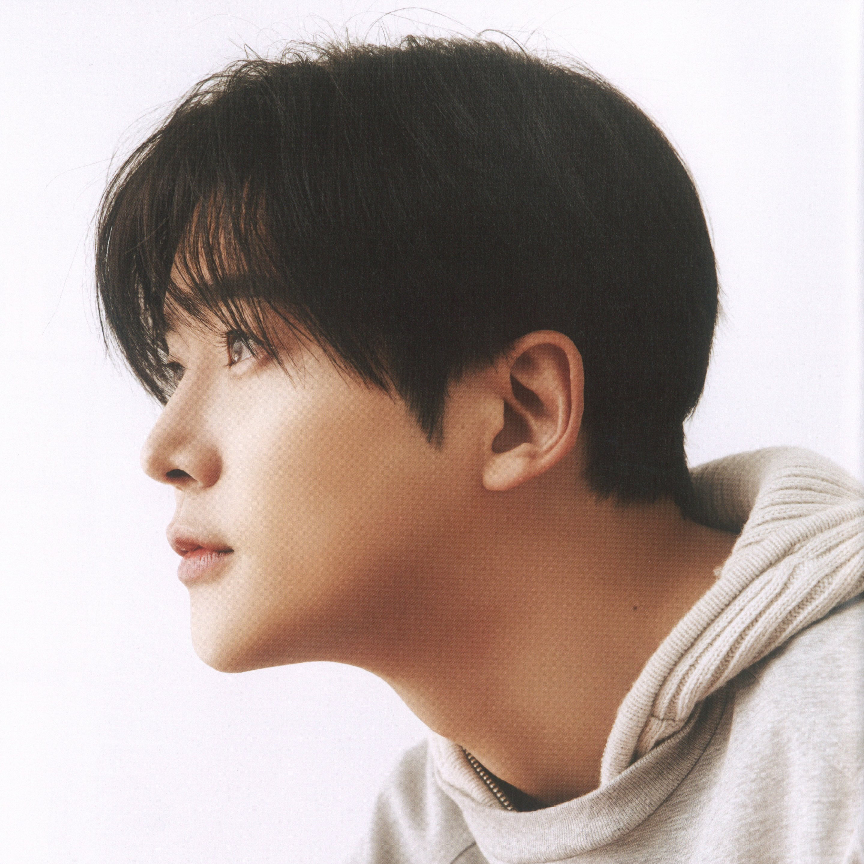 로운의 비하인드 컷