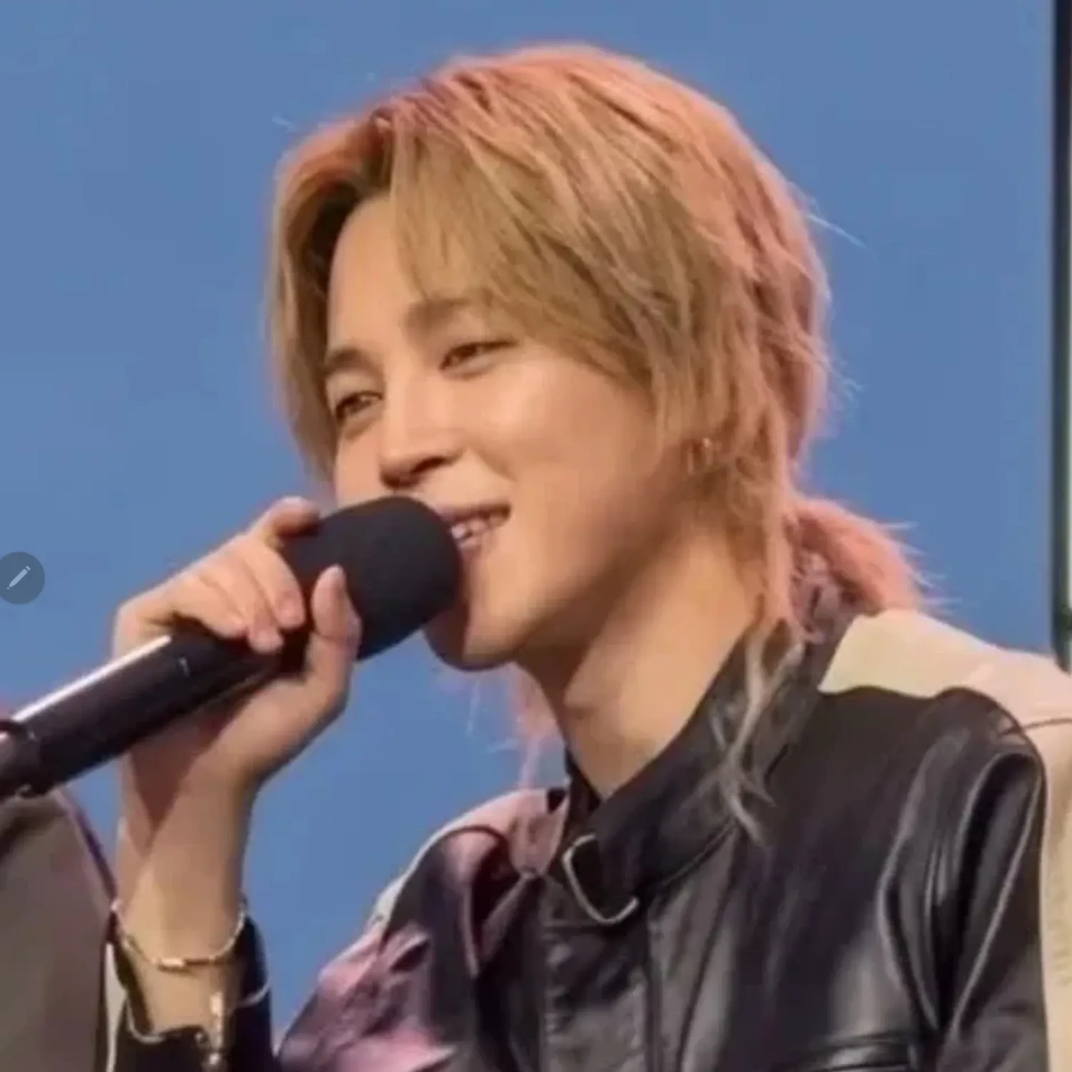 Foto aktivitas terbaru Jimin (BTS)