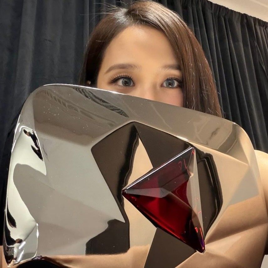 Foto aktivitas terbaru Jisoo (BLACKPINK)