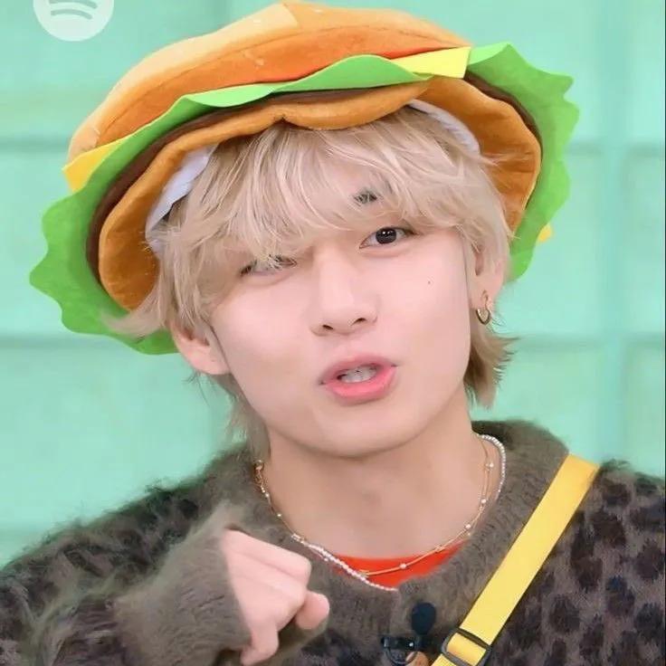 V (BTS)の最新写真