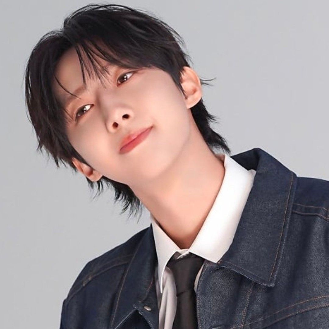 Recent activity shot of Hui (PENTAGON)