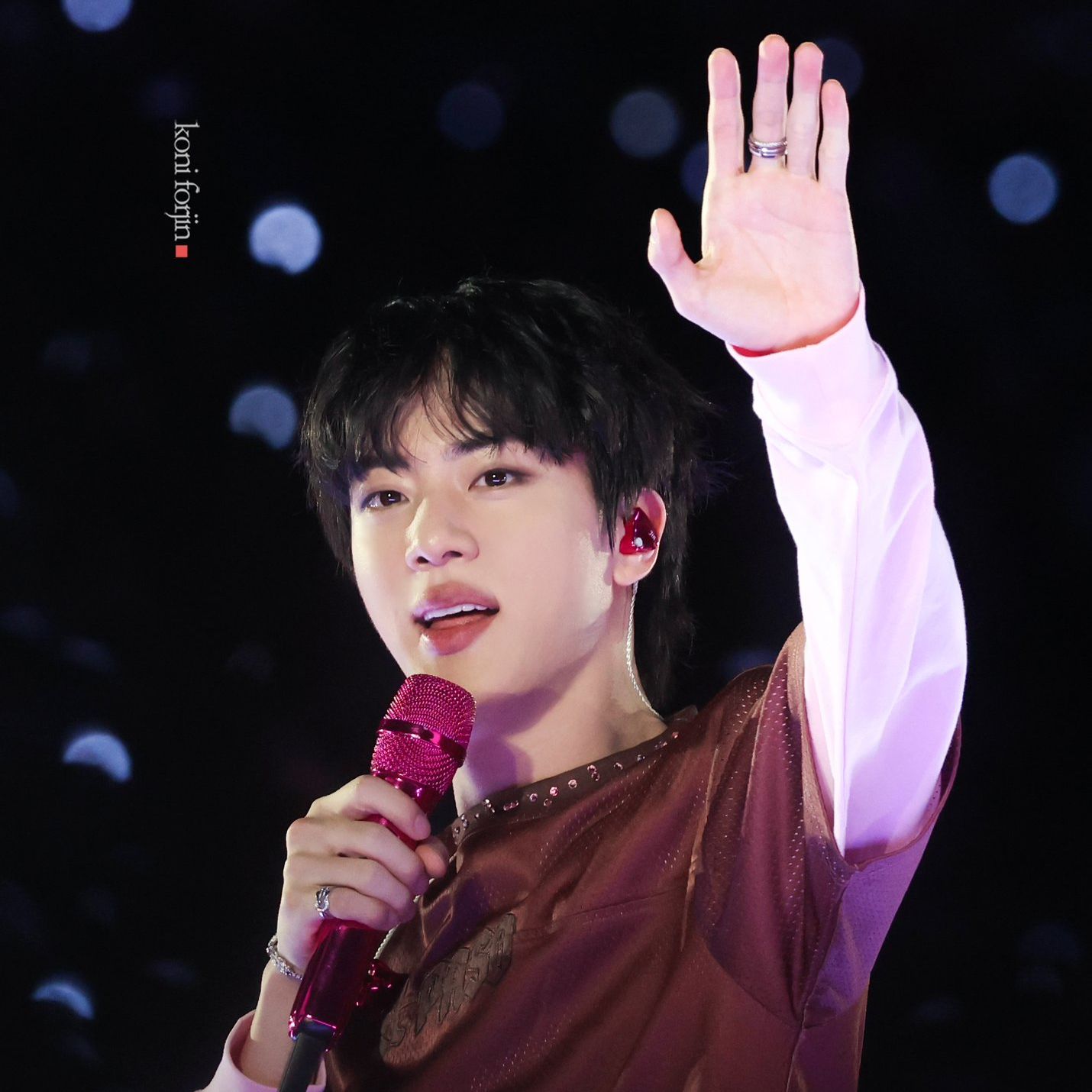 Momen yang diabadikan oleh penggemar Jin (BTS)