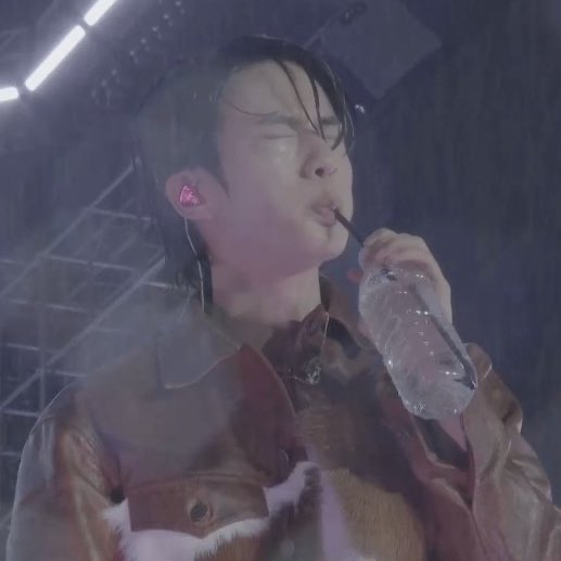 Foto aktivitas terbaru Jin (BTS)