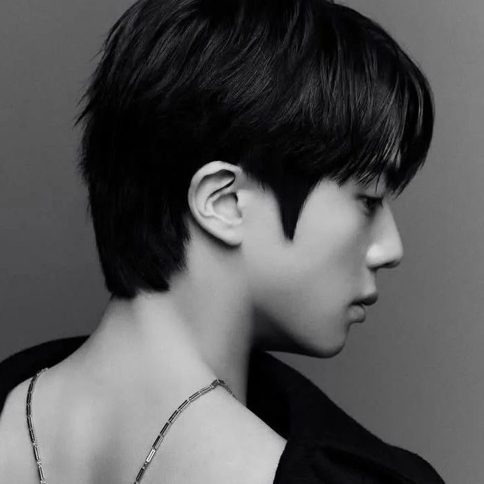 Foto aktivitas terbaru Jin (BTS)