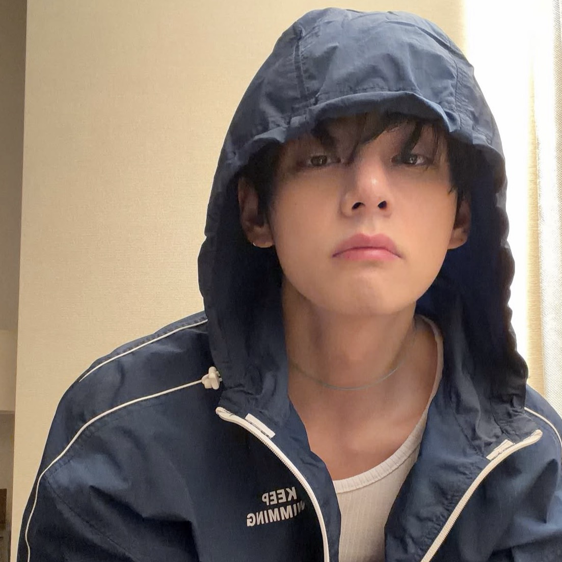 Foto aktivitas terbaru V (BTS)