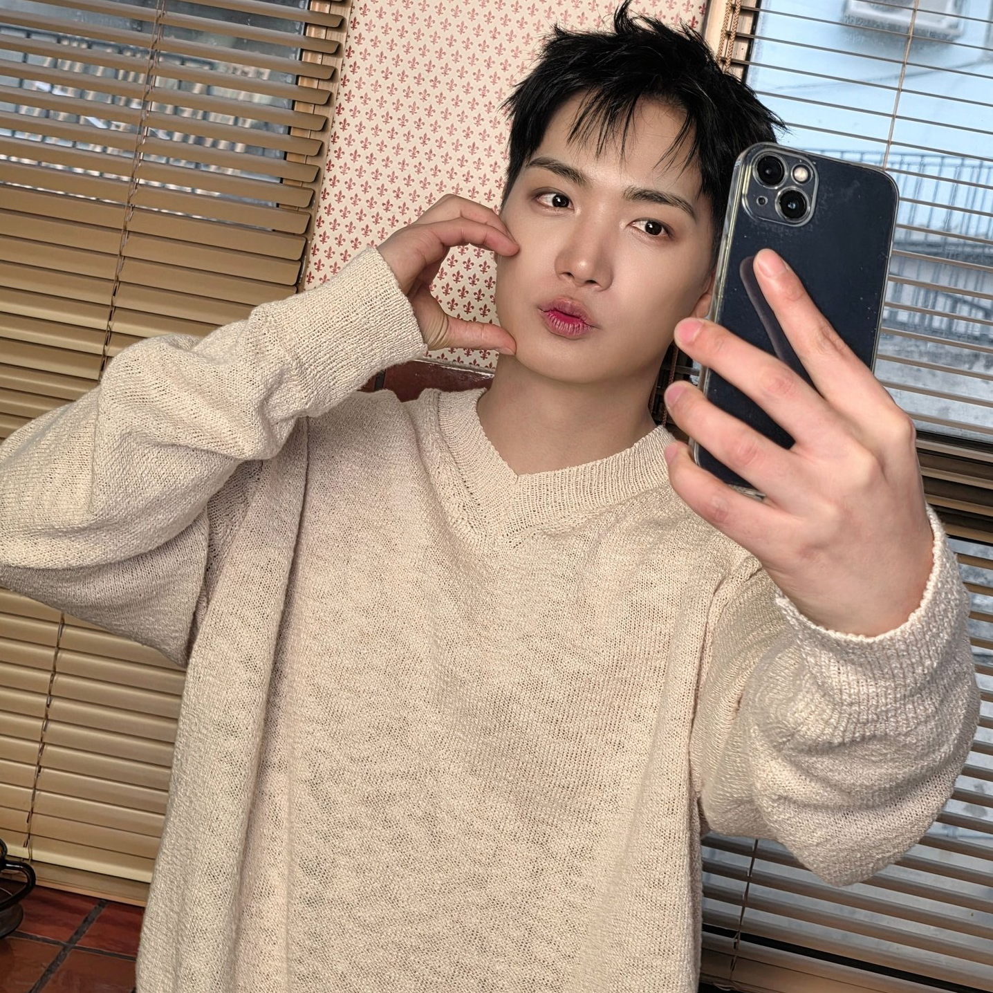 A moment captured by Kim Jonghyeon's fan