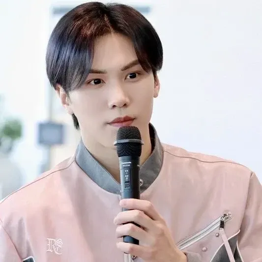 A moment captured by Rocky's fan