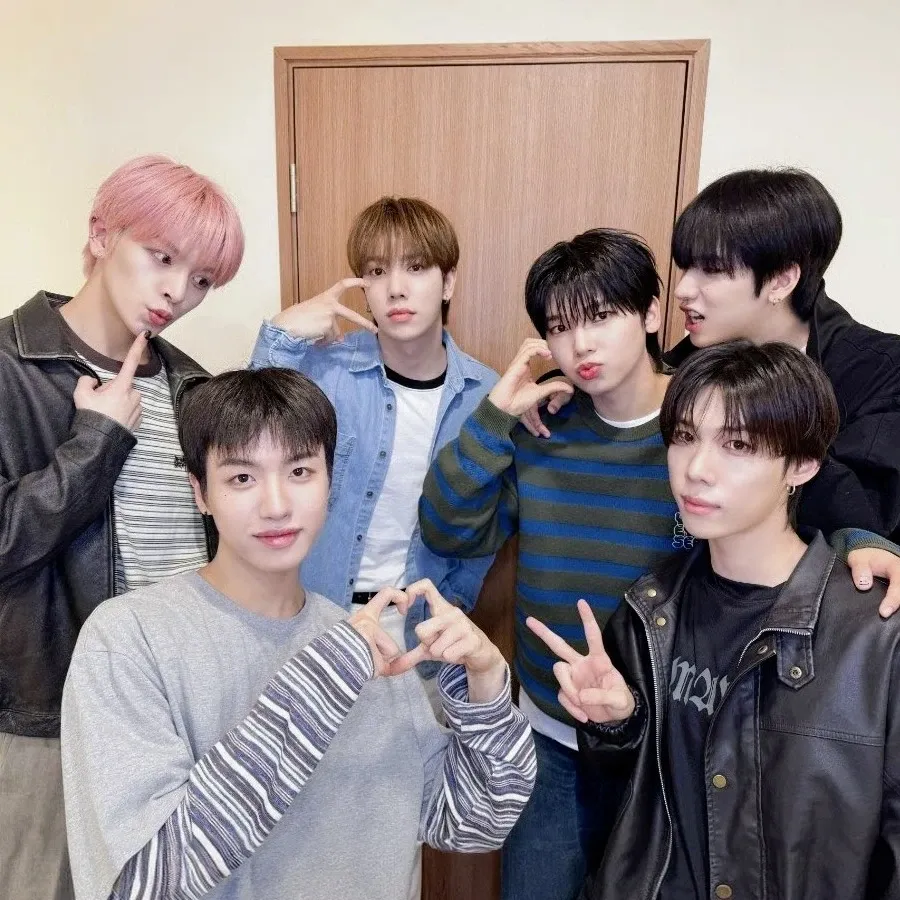 Behind-the-scenes cut of n.SSign