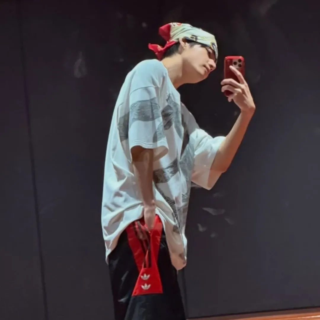 뷔 (방탄소년단)의 비하인드 컷