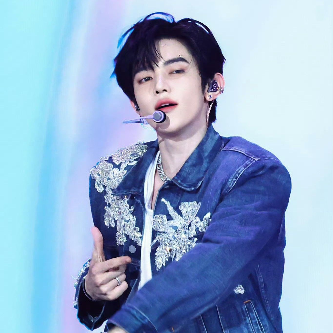 A moment captured by Zhang Hao's fan