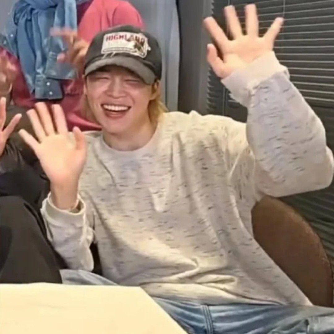 Foto aktivitas terbaru Jimin (BTS)