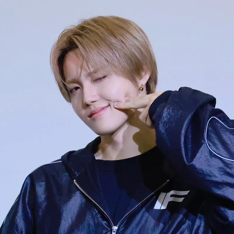 Latest photo of Doyoung (TREASURE)