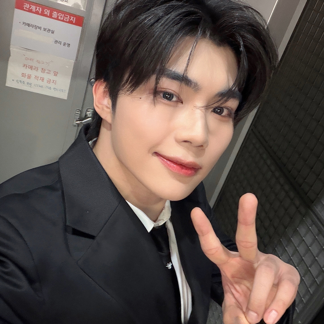 A moment captured by Park Gunwook (ZEROBASEONE)'s fan