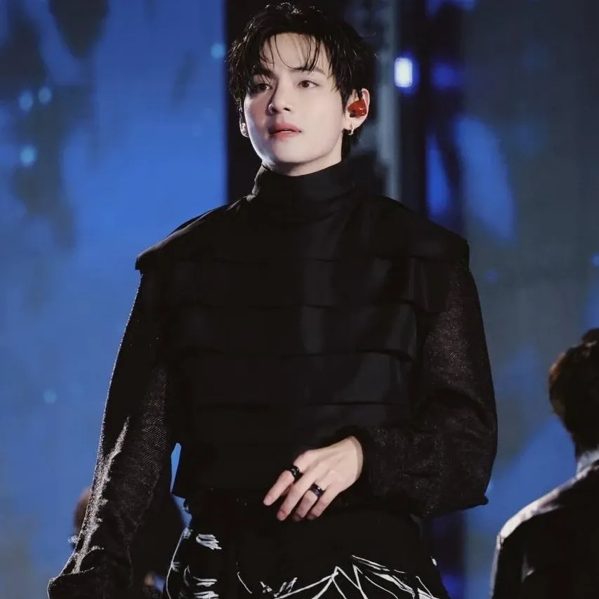 뷔 (방탄소년단)의 최신 사진