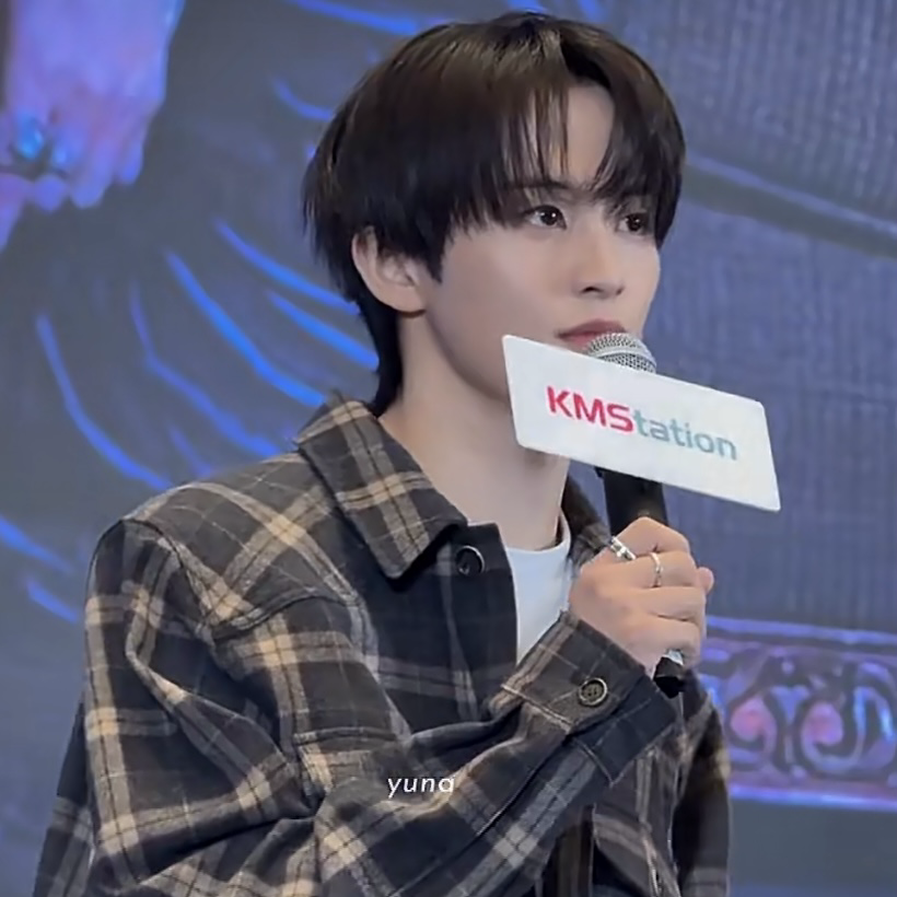 A moment captured by Mark (NCT 127, NCT DREAM)'s fan