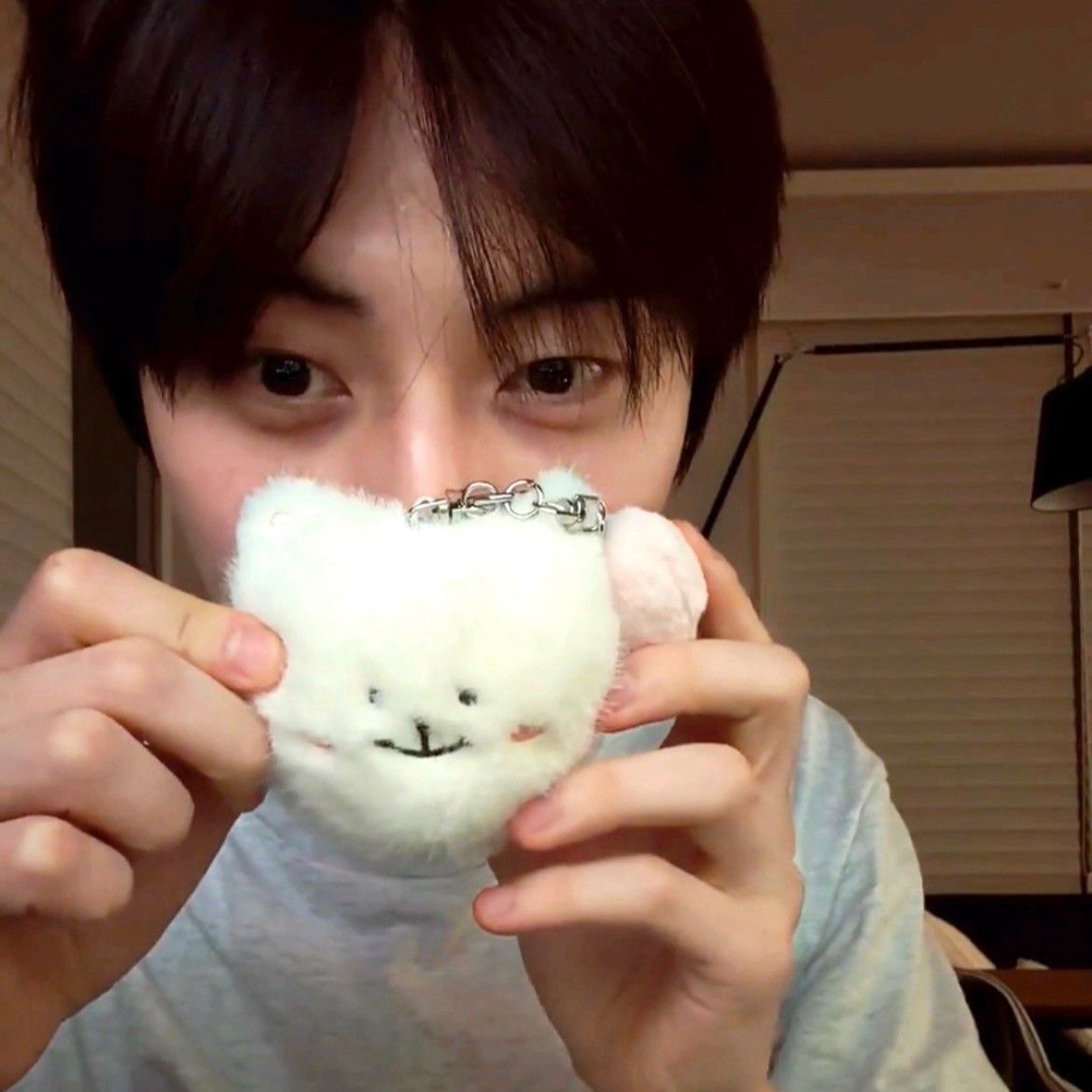 황민현의 비하인드 컷