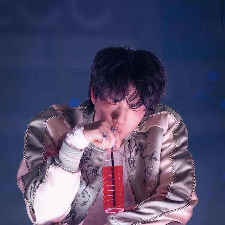 진 (방탄소년단)의 비하인드 컷