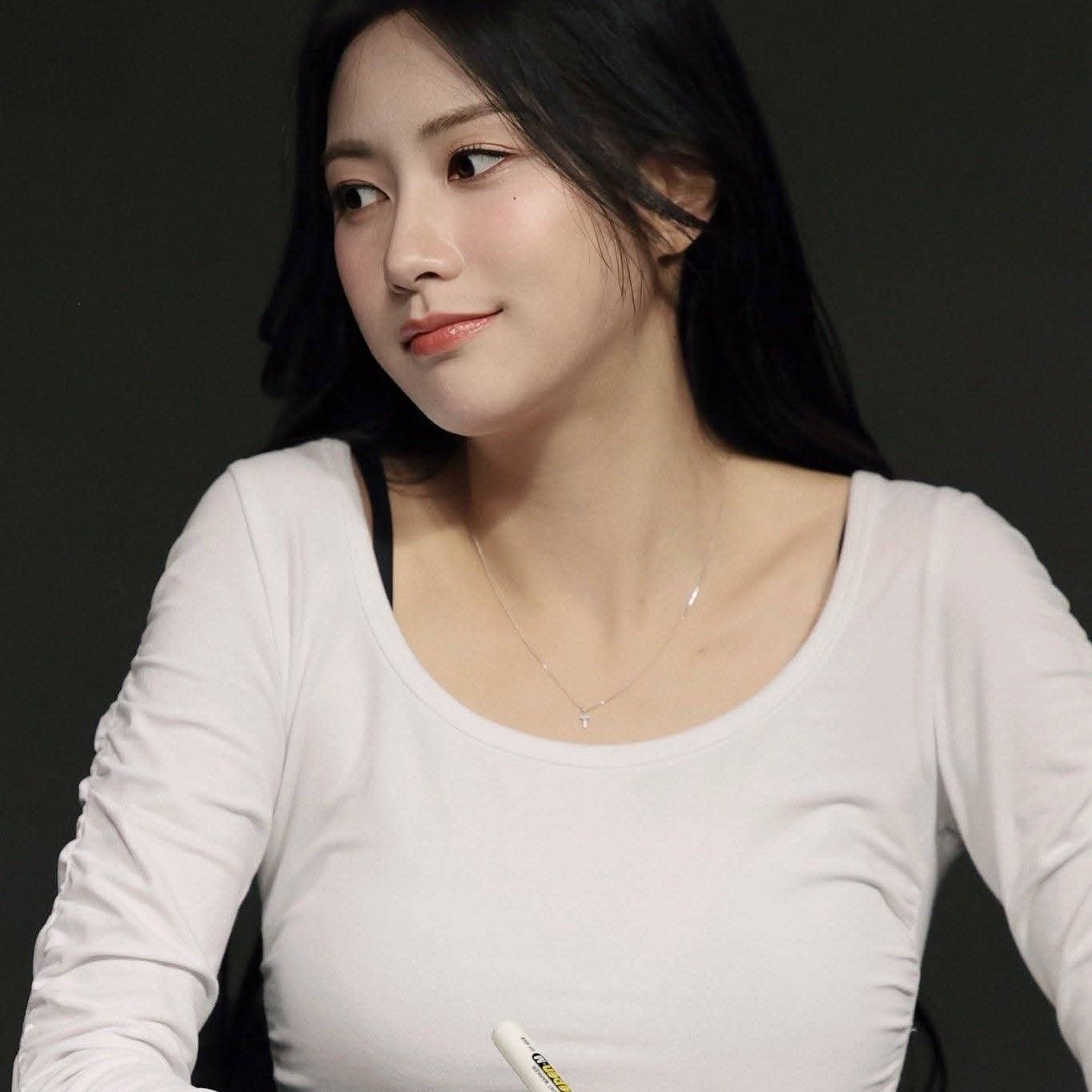 Recent activity shot of Oh Hayoung (Apink)