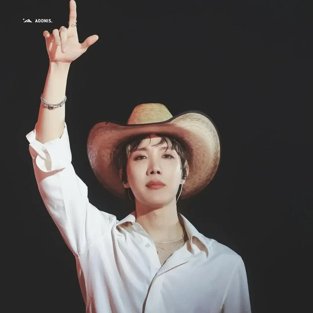 Momen yang diabadikan oleh penggemar j-hope (BTS)