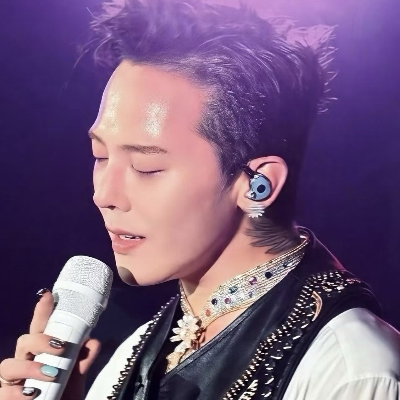 Behind-the-scenes cut of G-DRAGON (BIGBANG)