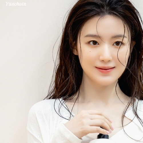 Latest photo of Shuhua (i-dle)