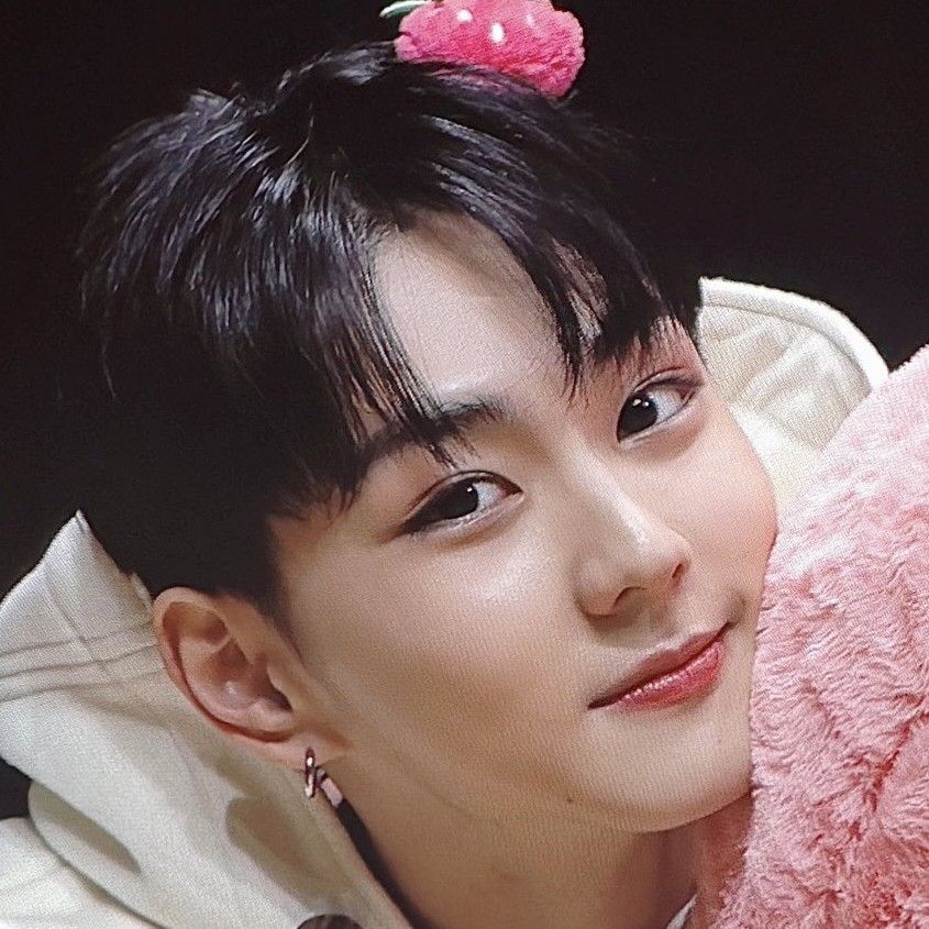 Latest photo of Jungwon (ENHYPEN)