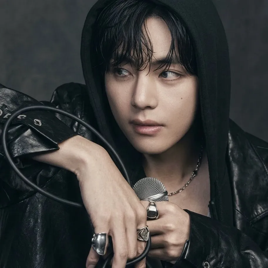 V (防弹少年团)的最新照片