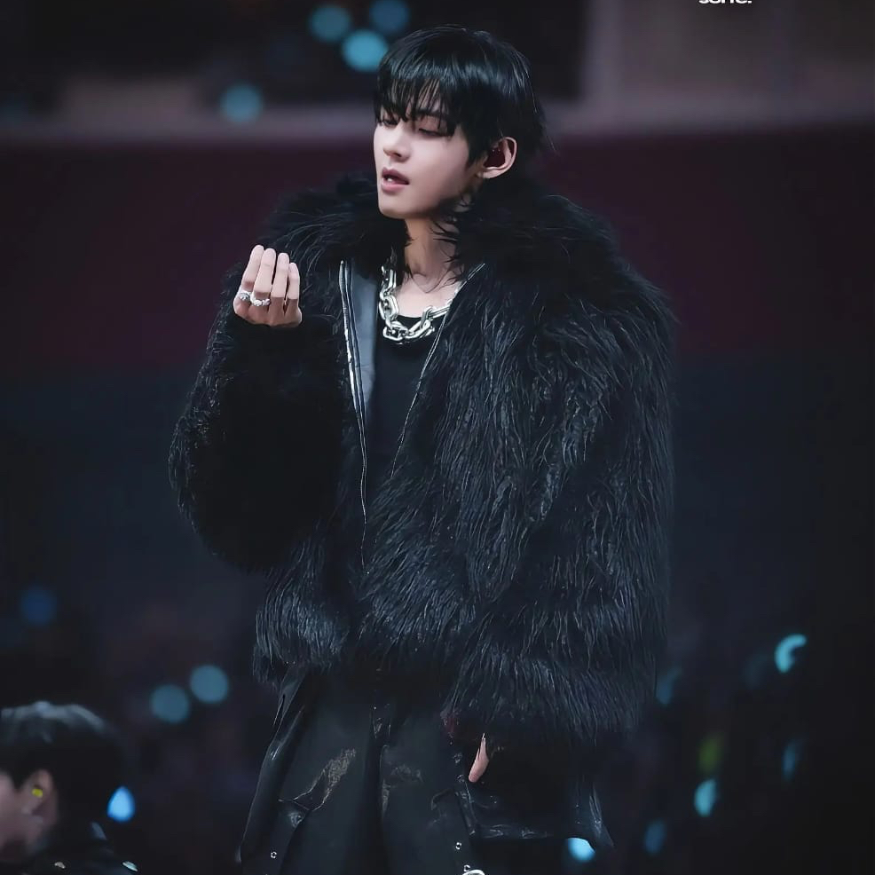 뷔 (방탄소년단) 최근 활동샷