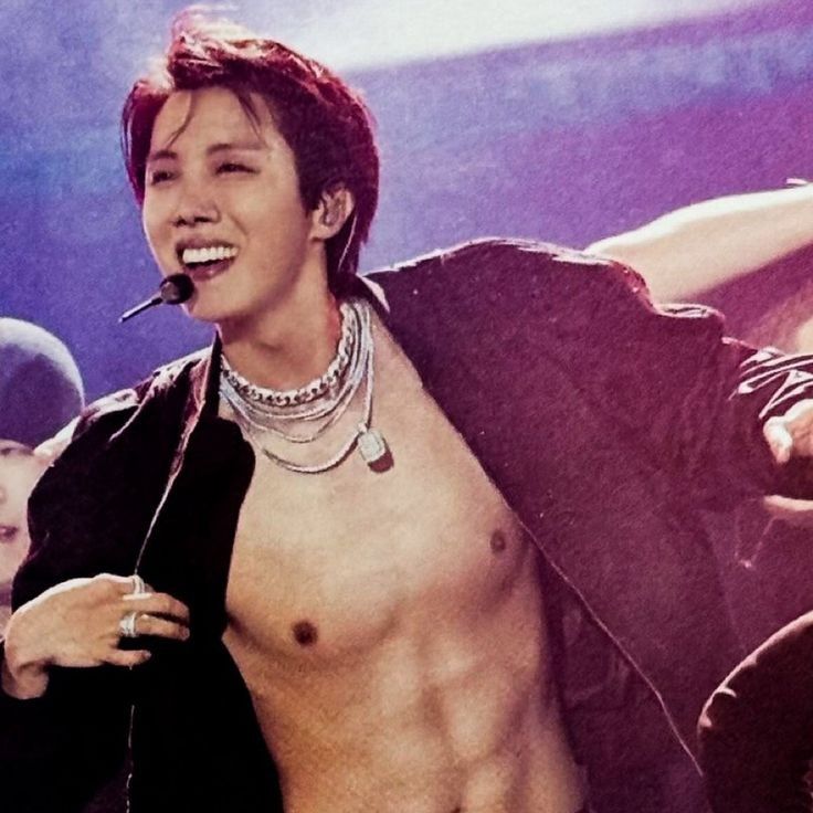 제이홉 (방탄소년단)의 최신 사진