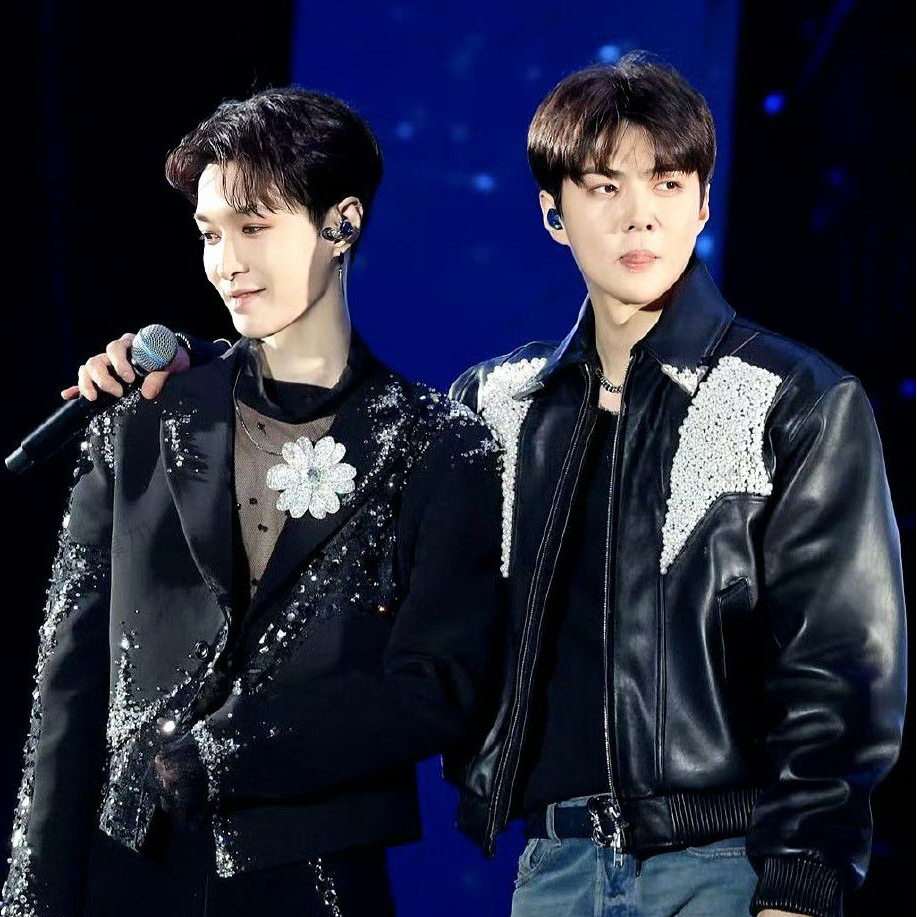 Latest photo of Lay (EXO)