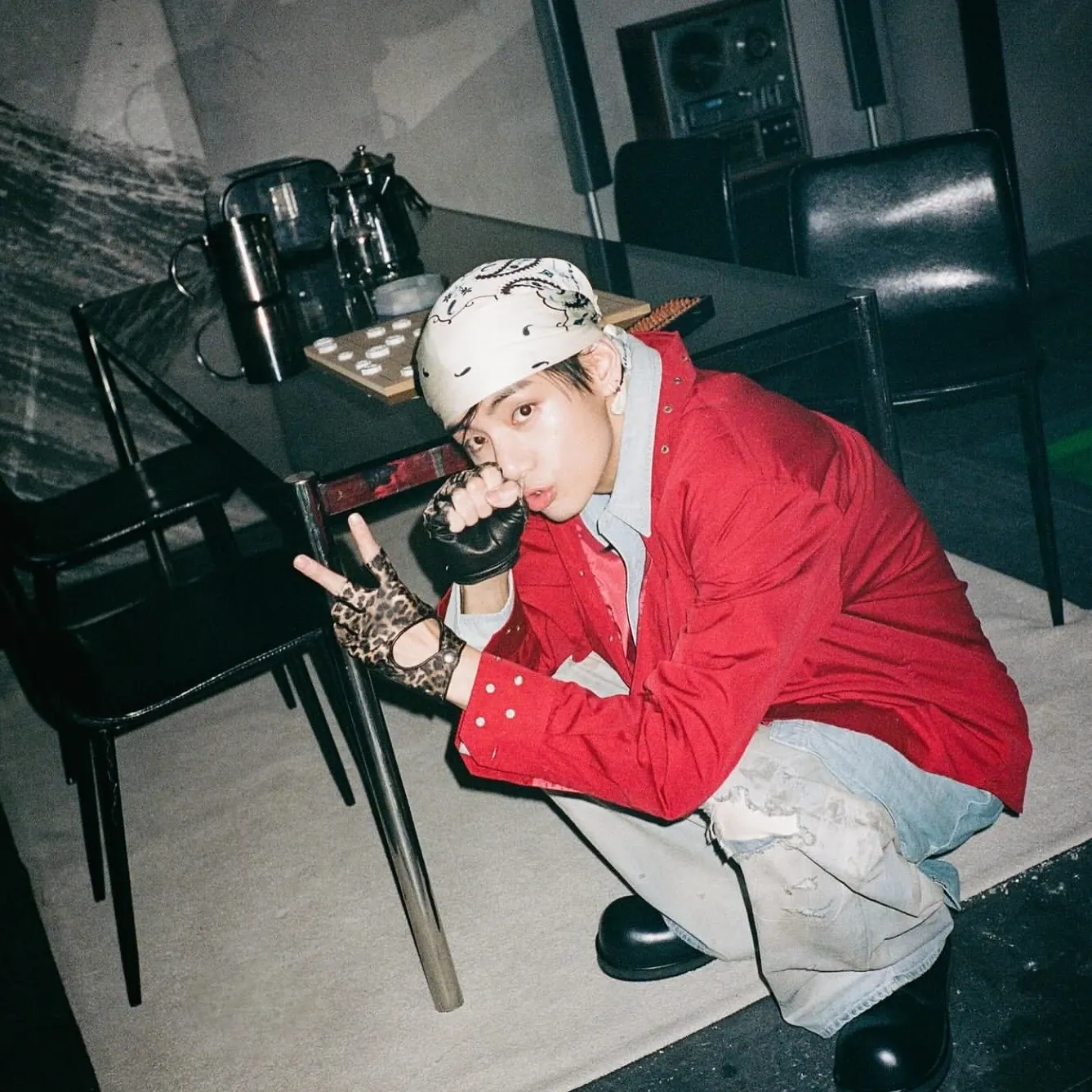 V (BTS)の舞台裏ショット