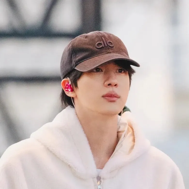 진 (방탄소년단) 최근 활동샷