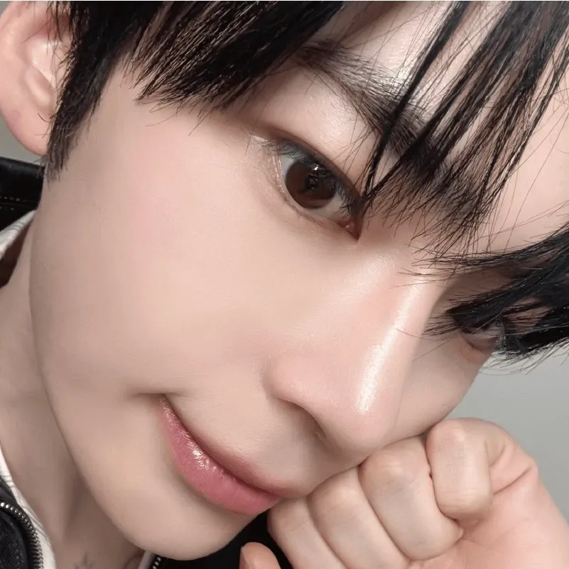 Latest photo of Sung Hanbin (ZEROBASEONE)