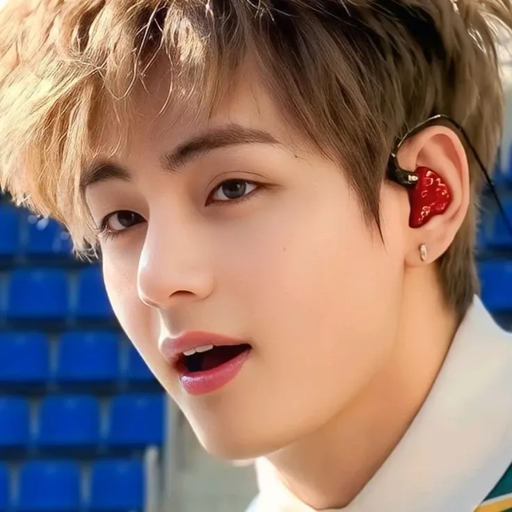 A moment captured by V (BTS)'s fan