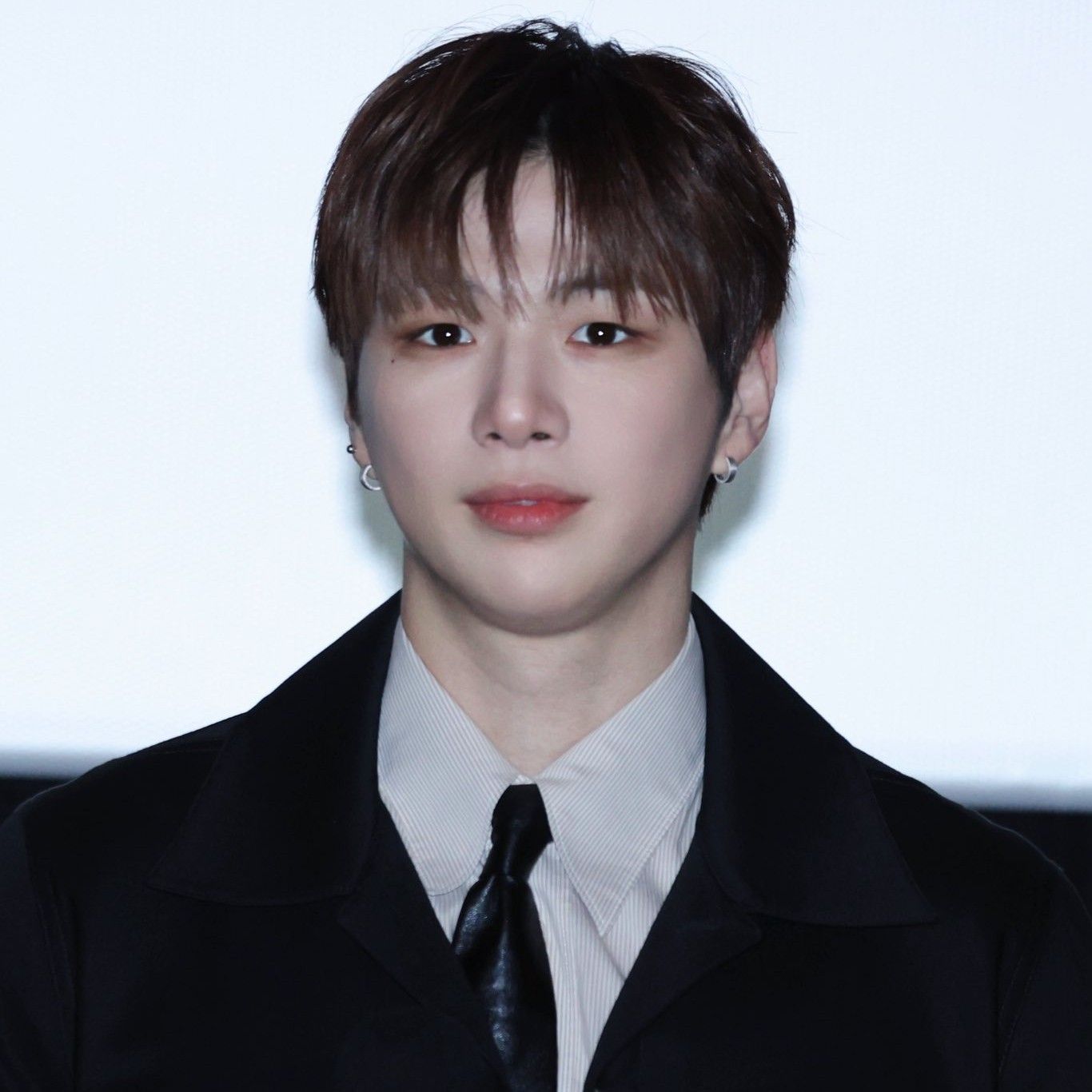 강다니엘의 비하인드 컷