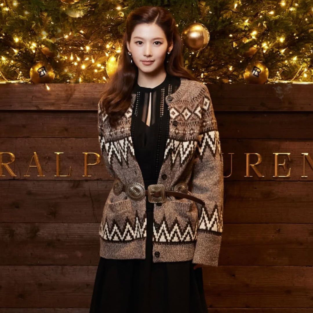 Latest photo of Sana (TWICE)