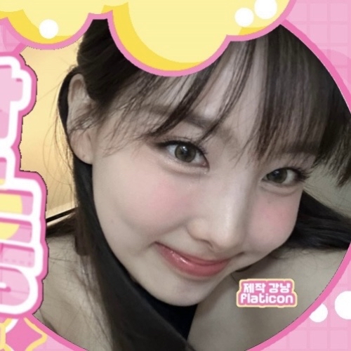 A moment captured by Nayeon (TWICE)'s fan