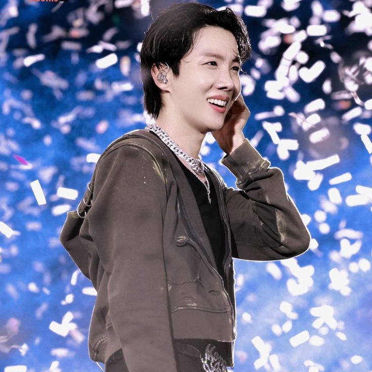 제이홉 (방탄소년단)의 최신 사진