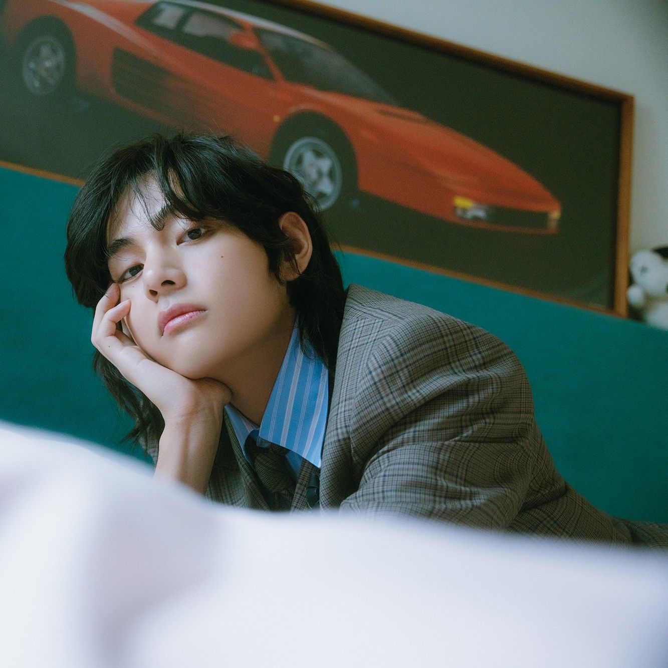 Behind-the-scenes cut of V (BTS)