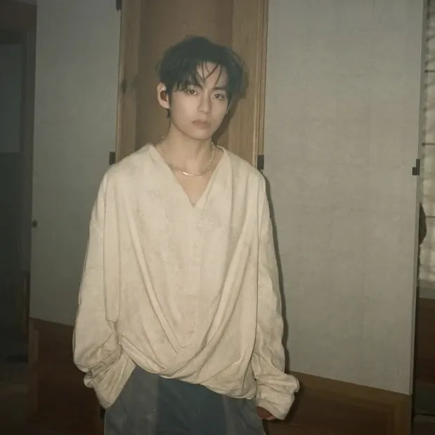 뷔 (방탄소년단)의 비하인드 컷