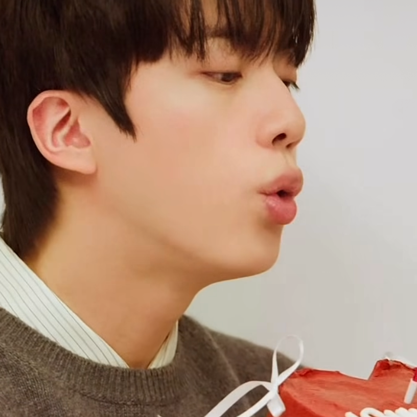 진 (방탄소년단) 최근 활동샷