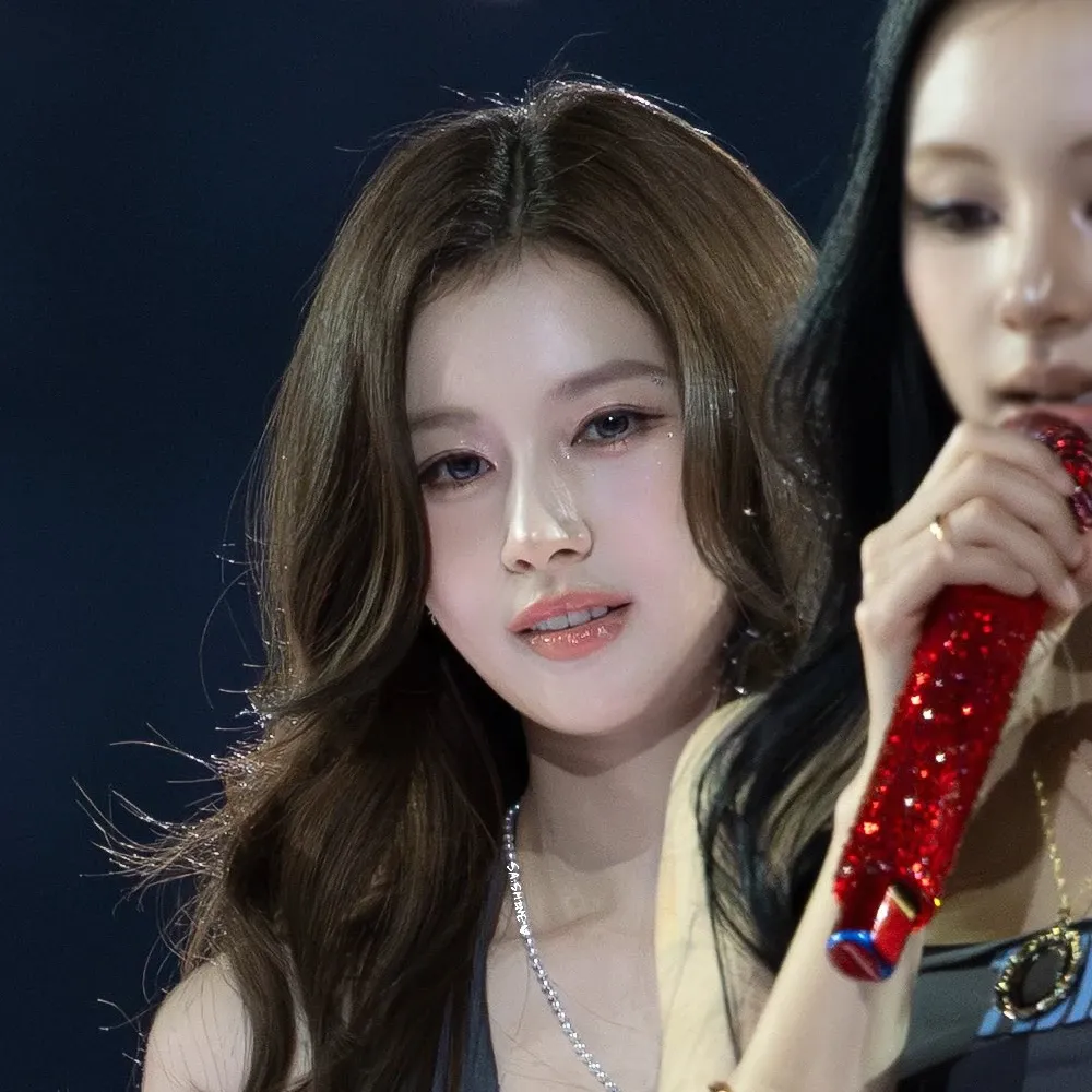 Sana (TWICE)的幕後花絮