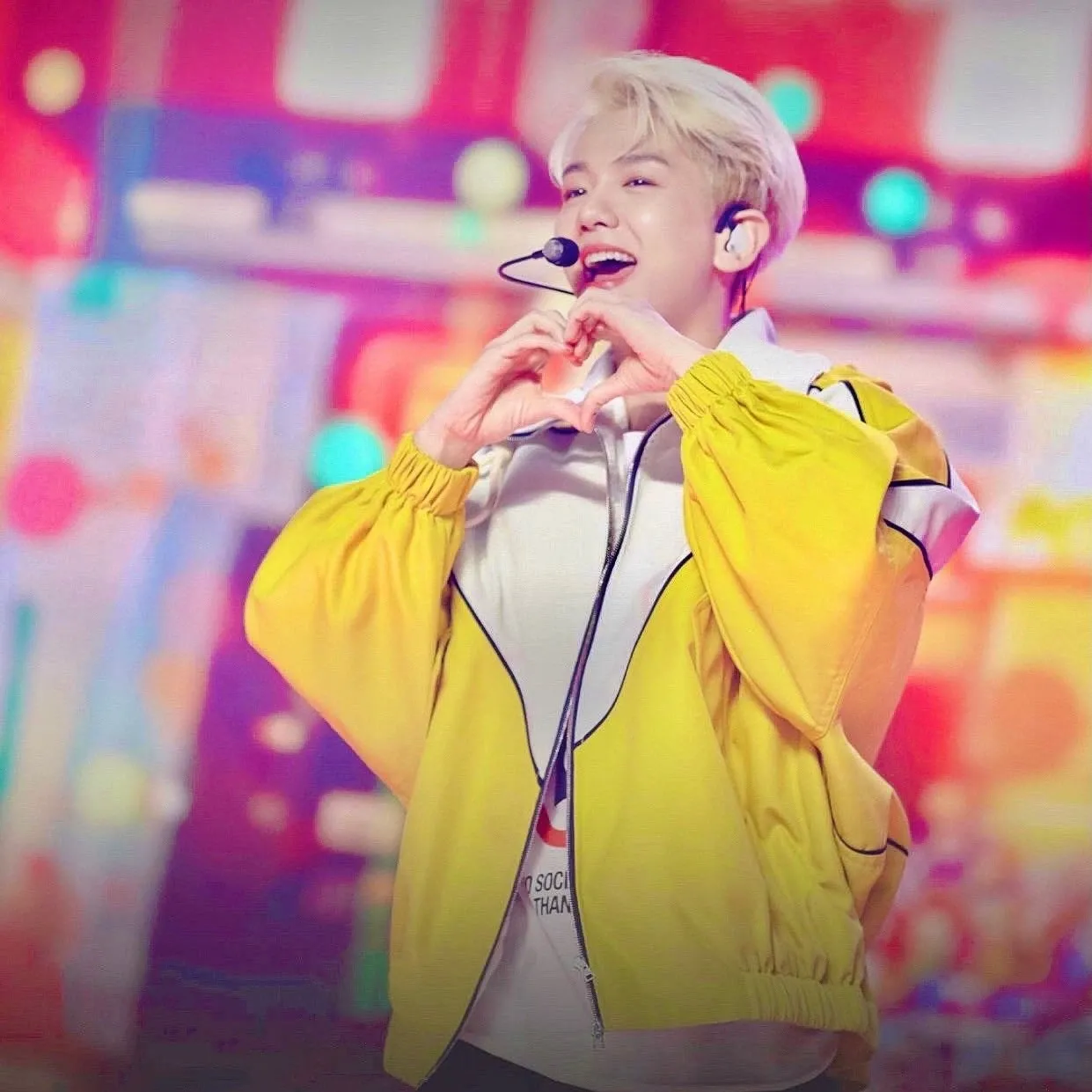 Foto aktivitas terbaru Baekhyun (EXO)