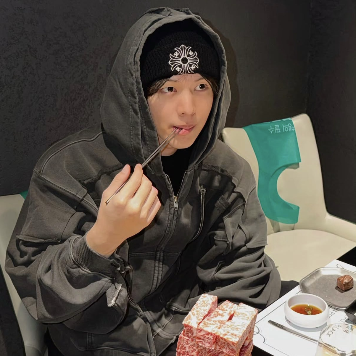 Latest photo of Yook Sungjae (BTOB)