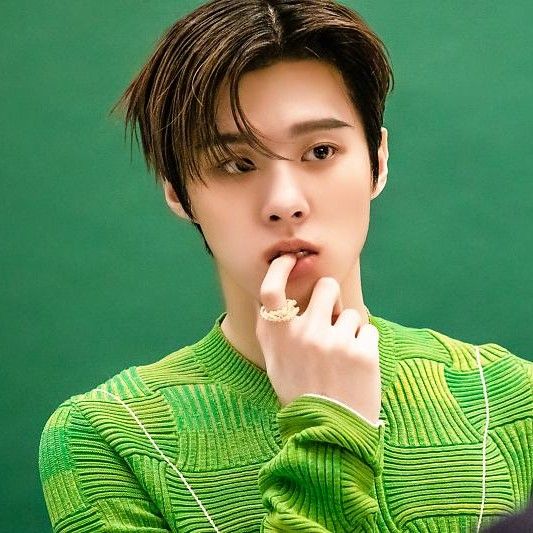 Behind-the-scenes cut of Kim Wooseok