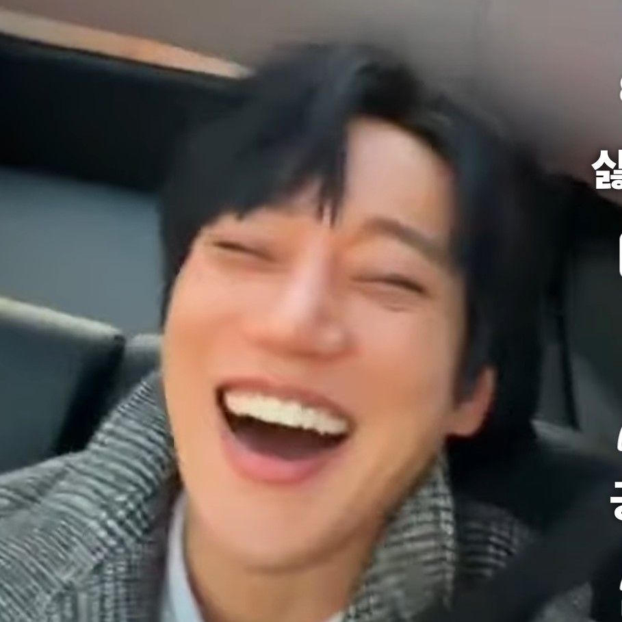 Latest photo of Hwang Chiyeol