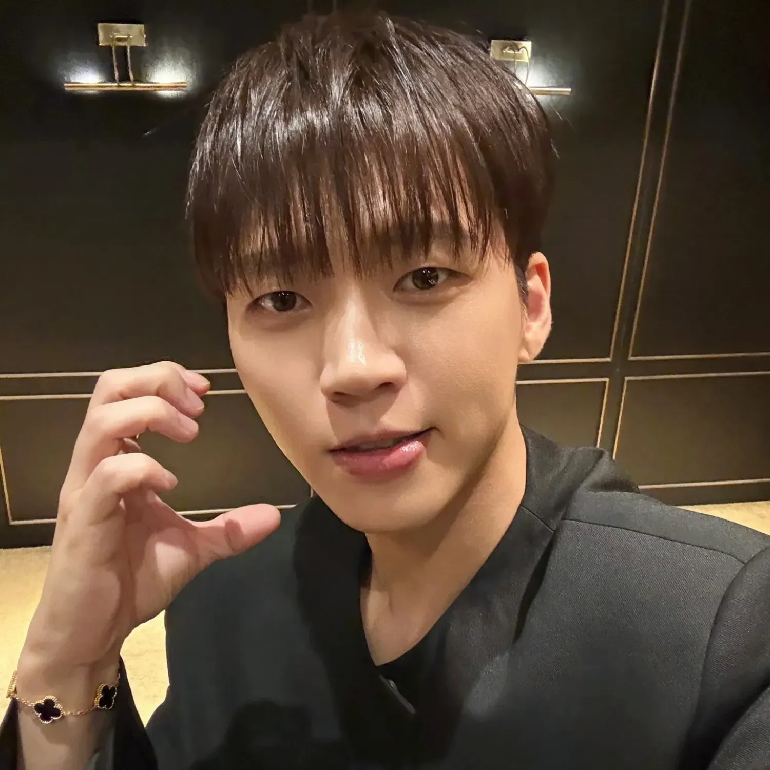 Behind-the-scenes cut of Woohyun (INFINITE)