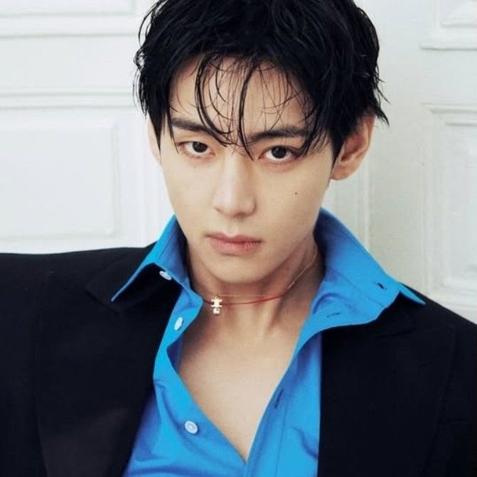 뷔 (방탄소년단)의 최신 사진